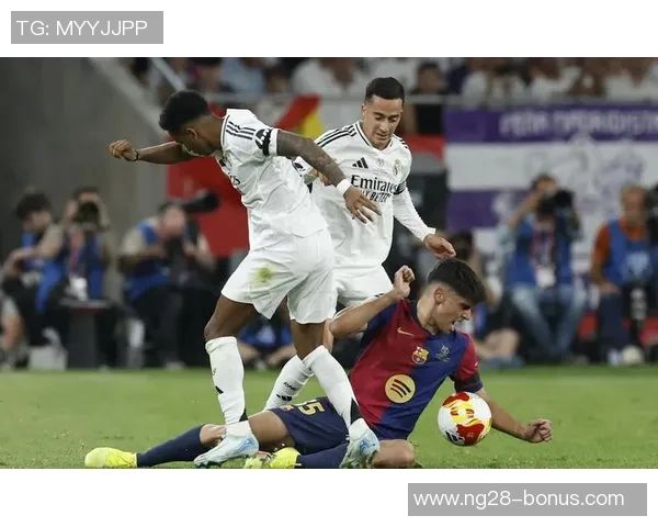 欧联杯激战皇马与里昂战成平局乌龙球引发全场狂欢与转会传闻